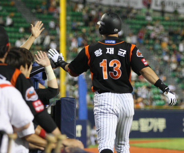 오늘만 2개의 아치를 쏘아올린 괴력의 황재균선수